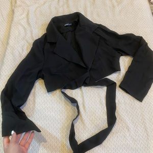 Collard cropped black sweater